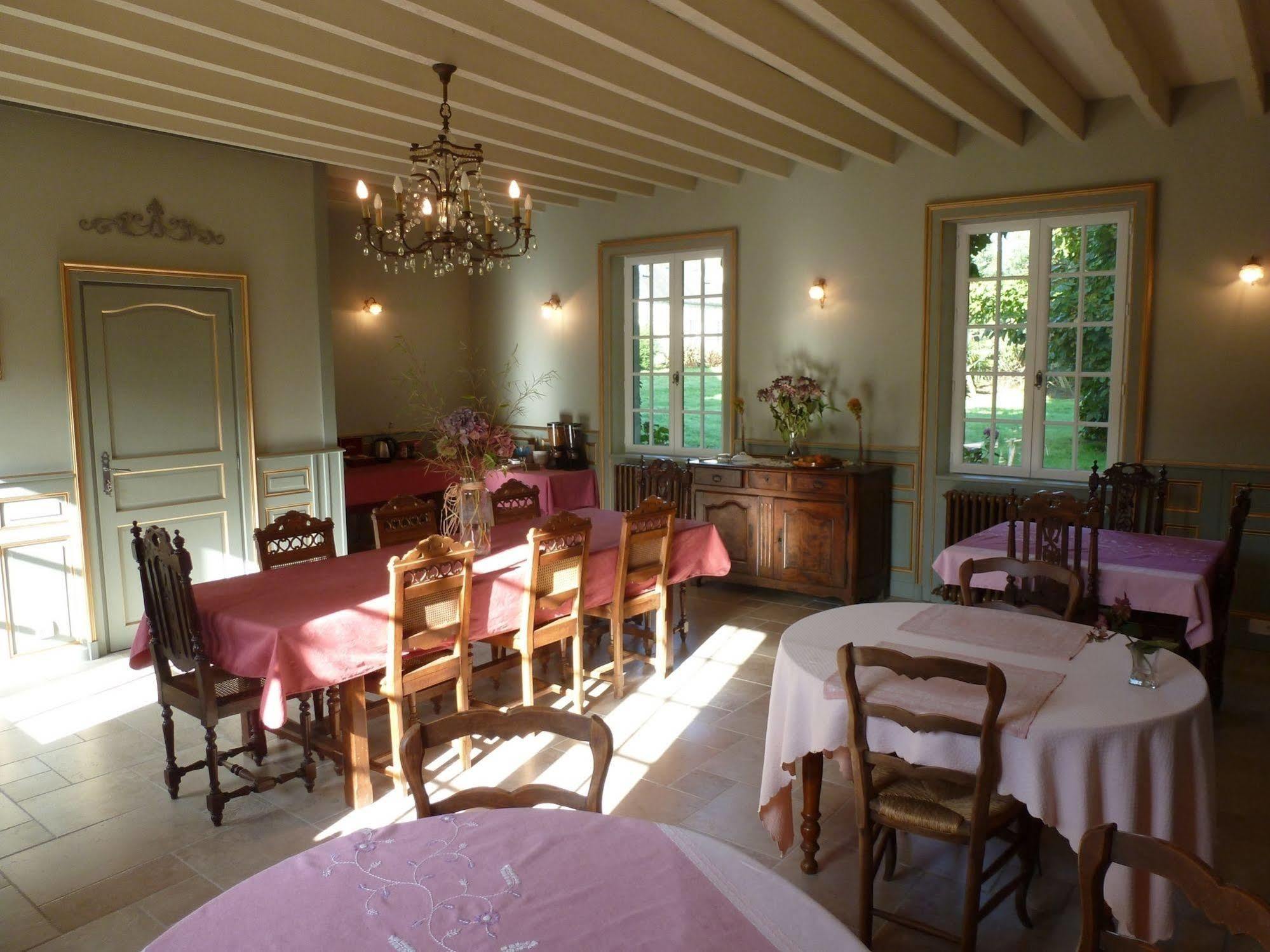 לינה וארוחת בוקר ולונס Manoir De Savigny מראה חיצוני תמונה