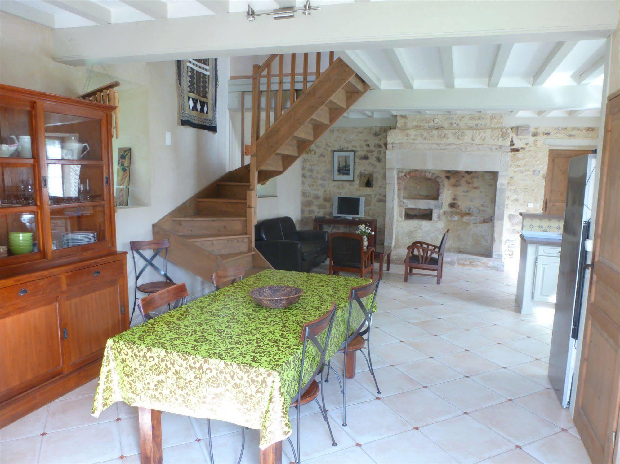 לינה וארוחת בוקר ולונס Manoir De Savigny מראה חיצוני תמונה