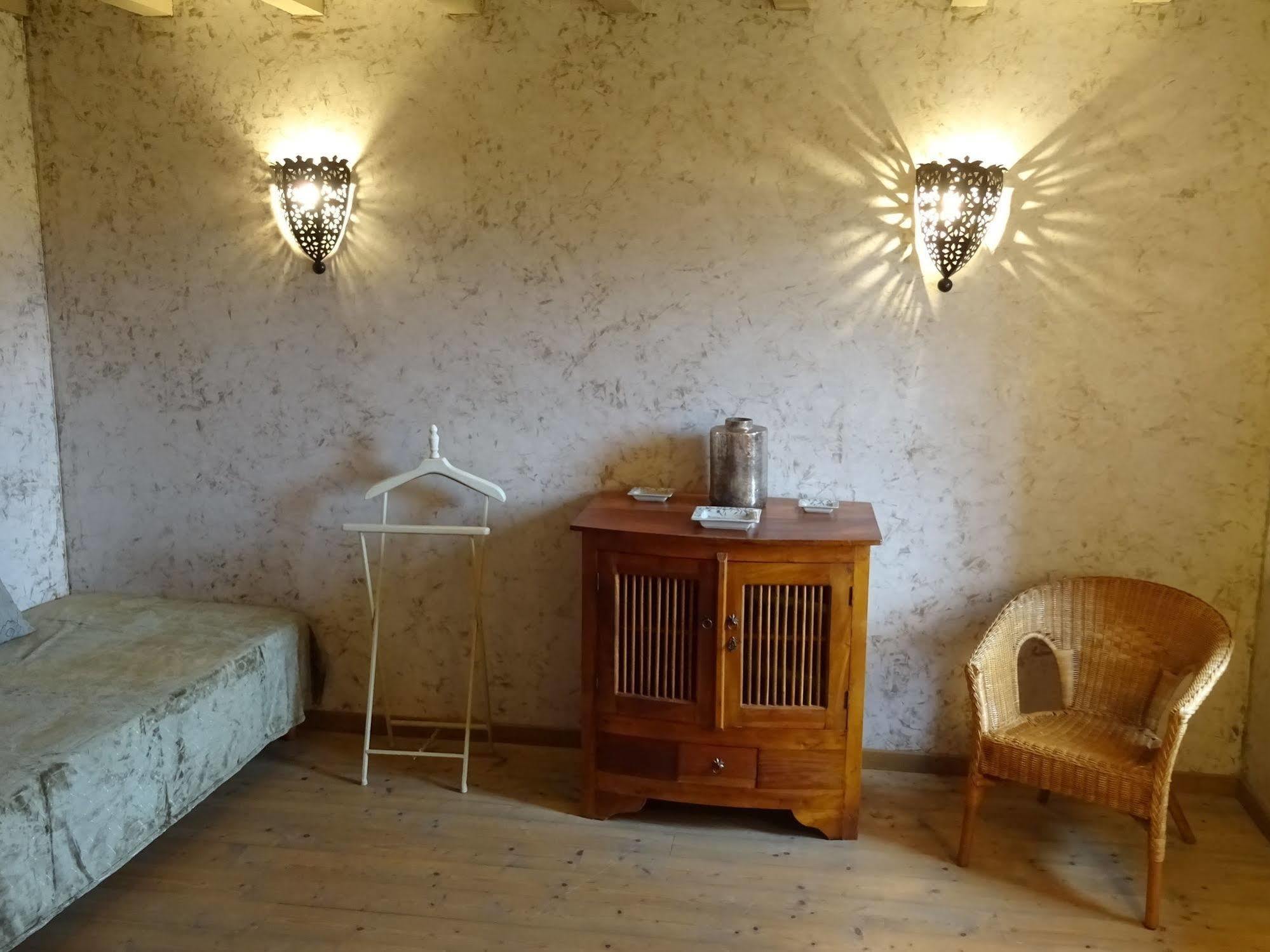 לינה וארוחת בוקר ולונס Manoir De Savigny מראה חיצוני תמונה